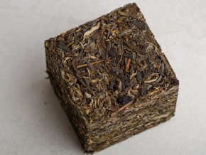 Sheng pu-erh „Sheng Shan” w formie kostki, 2019 r., 400 g (od pana Fenga)