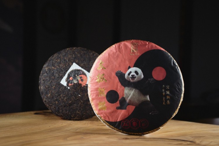 Shu pu-erh „Kung Fu Panda”, fabryka Xin Wen, 2024, 357 g.