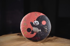 Shu pu-erh „Kung Fu Panda”, fabryka Xin Wen, 2024, 357 g.