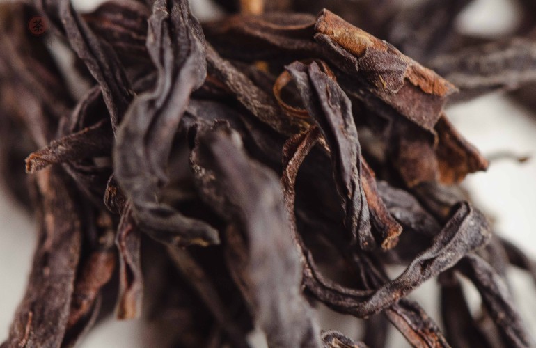 Bai Tien Xiang Wu Dong Dan Cong "AAA" (Samotne krzewy o zapachu stu niebios ze szczytu Wu Dong)