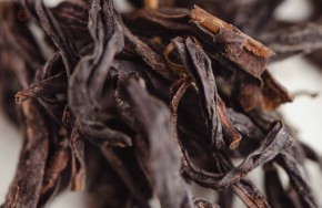 Bai Tien Xiang Wu Dong Dan Cong "AAA" (Samotne krzewy o zapachu stu niebios ze szczytu Wu Dong)