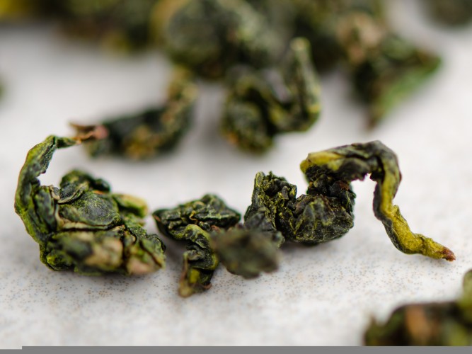 Tie Guan Yin Guo Xiang „AA” (Żelazna Bogini Miłosierdzia z Owocowym Aromatem), 2025