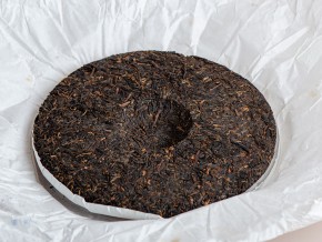Shu pu-erh „7692”, fabryka Da Yi, 357 g, 2020 r.