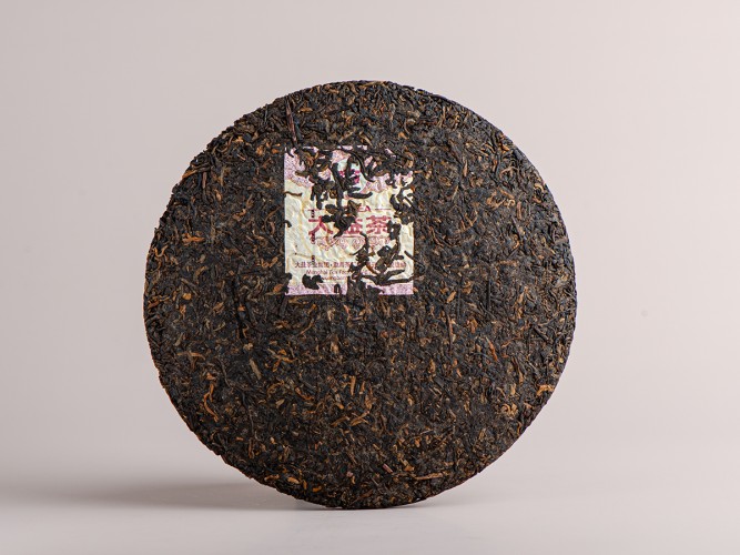 Shu pu-erh „7692”, fabryka Da Yi, 357 g, 2020 r.