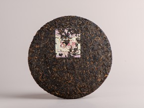 Shu pu-erh „7692”, fabryka Da Yi, 357 g, 2020 r.