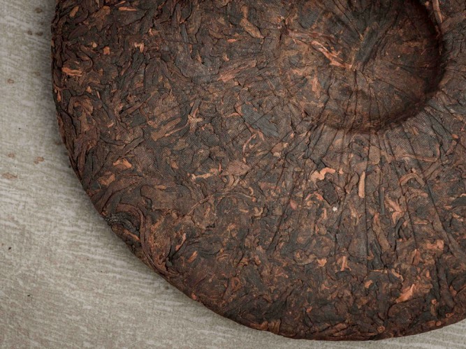 Shu puer „Wioska w Yiwu” (Yiwu Gua Feng Zhai), 357, 2011.