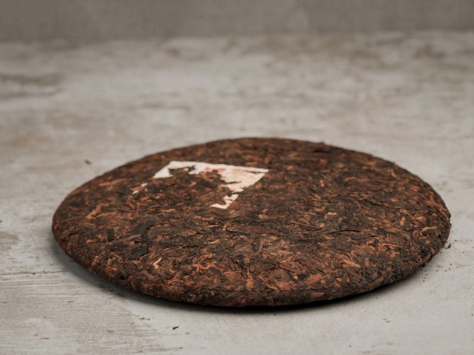 Shu puer „Wioska w Yiwu” (Yiwu Gua Feng Zhai), 357, 2011.