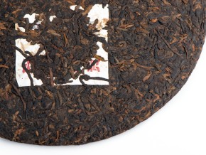 Shu puer „Bing Dao Gu Shu” (Stare drzewo z Zimnej Wyspy), fabryka Gu Yun Hao, 2016, 357 g.
