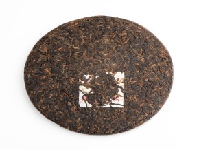 Shu puer „Bing Dao Gu Shu” (Stare drzewo z Zimnej Wyspy), fabryka Gu Yun Hao, 2016, 357 g.
