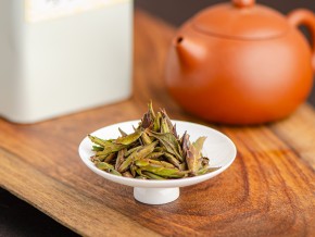 Gu Shu Ye Sheng Zi Ya Bao „AAA” 2024, „Szmaragdowy fiolet Fengqing”