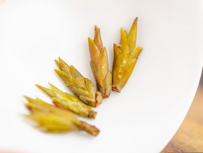 Gu Shu Ye Sheng Zi Ya Bao „AAA” 2024, „Szmaragdowy fiolet Fengqing”