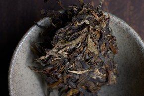 Sheng pu-erh „Bo He Tang (Miętowy Cukierek)”, 2022 r., 357 g.