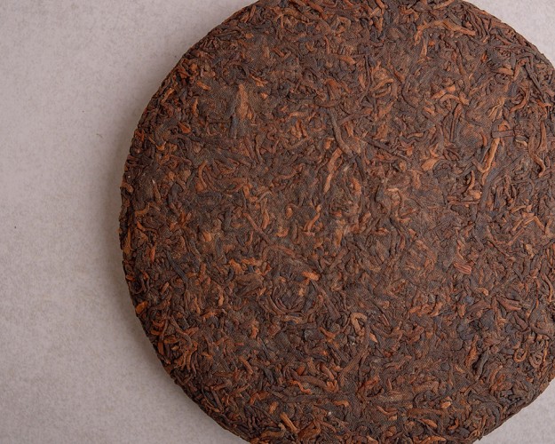 Shu pu-erh „Czysty aromat z góry Bulang” (Bu Lang Chun Wei), 2010 r., 250 g.