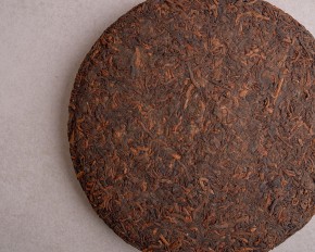 Shu pu-erh „Czysty aromat z góry Bulang” (Bu Lang Chun Wei), 2010 r., 250 g.