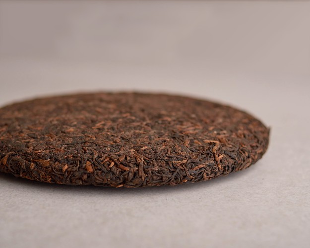 Shu pu-erh „Czysty aromat z góry Bulang” (Bu Lang Chun Wei), 2010 r., 250 g.