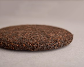 Shu pu-erh „Czysty aromat z góry Bulang” (Bu Lang Chun Wei), 2010 r., 250 g.