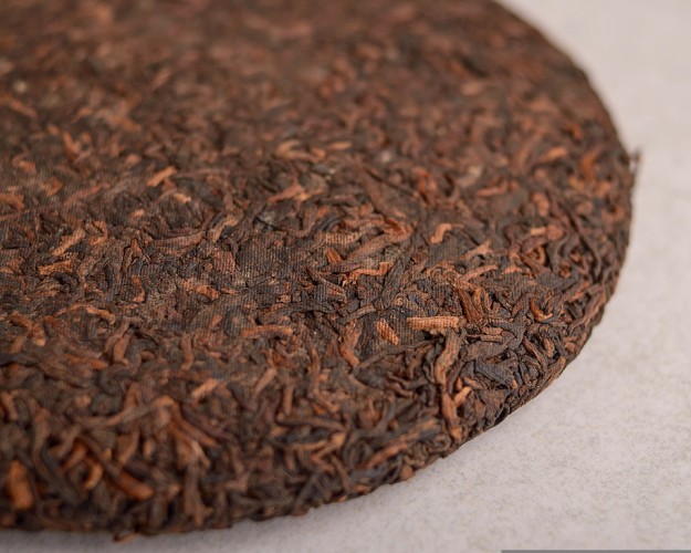 Shu pu-erh „Czysty aromat z góry Bulang” (Bu Lang Chun Wei), 2010 r., 250 g.