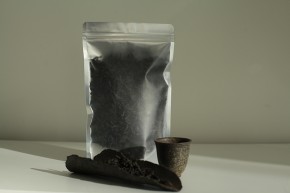 Da Hong Pao Gao Ho "A" (Duża Czerwona Szata Silnego Ognia). Opakowanie 100g