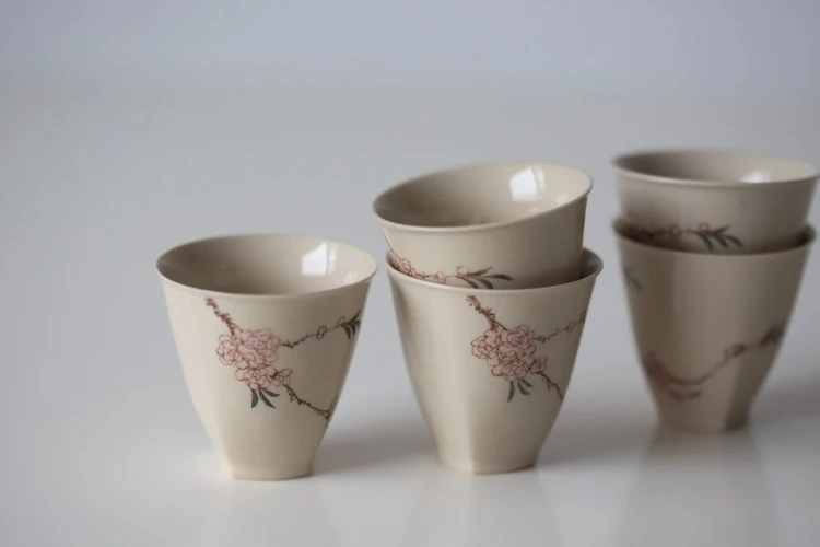 Filiżanka do herbaty "Kwiat Brzoskwini". 30 ml