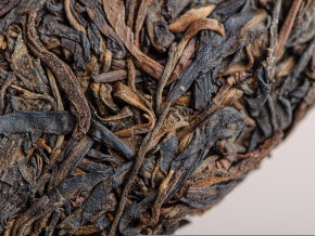 Sheng puer „Zielony hieroglif”, 357g., 2009.