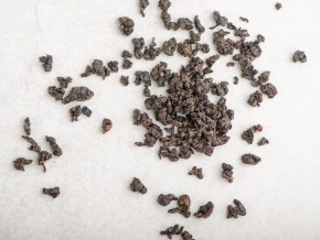 Ji Bian Lao Cha Wang Hong Shuei „AAA” (Władca Starej Herbaty), Yunnan Oolong