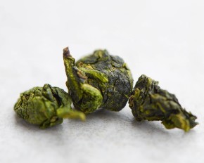 Tie Guan Yin Guo Xiang „A” (Żelazna Bogini Miłosierdzia z Owocowym Aromatem), 2024