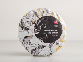 Shu puer "Ciemna strona księżyca", Menghai, Tea Mail, prasa 2025, 200g.