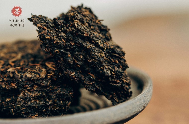 Shu pu-erh „Gong Ting w cegle” (pu-erh z surowca pąkowego), Yong Zhen (Lincang), 250 g, 2024 r.