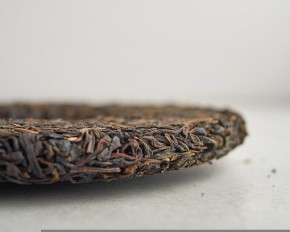 Sheng puer „Zi Ya” (fioletowy pączek), 2013, 380 g.