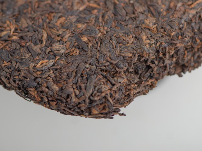 Shu Puer „Wino z drewna” (Mu Ye Chun 001), Mengku, 2022, 400 g.