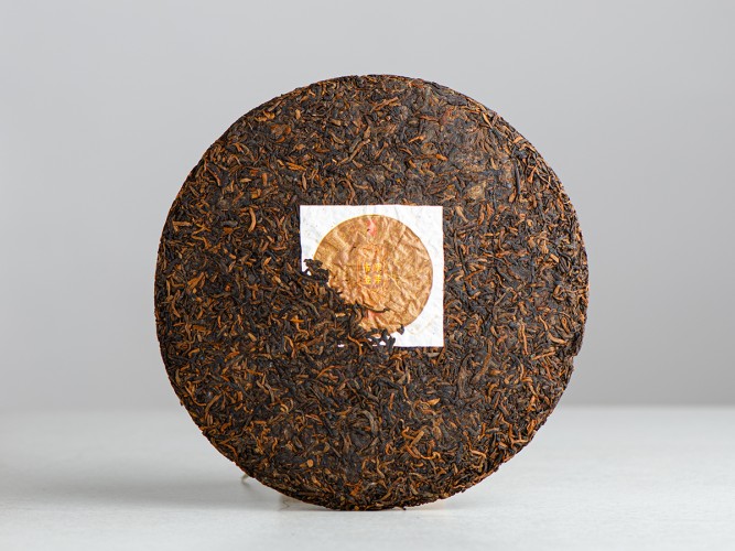 Shu pu-erh „Złoty pąk”, fabryka Yun Zhen, 2023 r., 357 g.