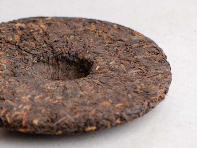 Shu pu-erh „Orzechy w śmietance” (receptura 7578), fabryka Haiwan, 2022 r., 357 g.