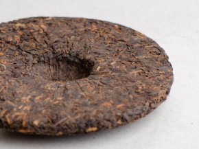 Shu pu-erh „Orzechy w śmietance” (receptura 7578), fabryka Haiwan, 2022 r., 357 g.