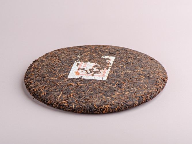 Shu puer "Olejek Kamforowy", "Muslim" 2006, 357 g.