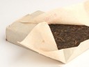 Sheng pu-erh „Trzy Czerwone Sztandary” (Yiwu San Mian Hong Qi), 250 g, 2002 r.