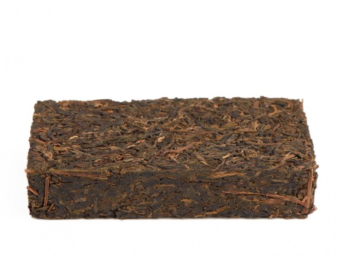 Sheng pu-erh „Trzy Czerwone Sztandary” (Yiwu San Mian Hong Qi), 250 g, 2002 r.