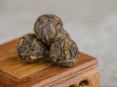 Sheng pu-erh „Xigui Long Zhu”, 2023 r., w kulkach