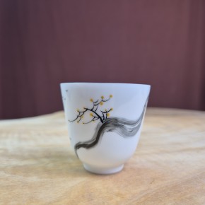 Czarka #2343 „Gałąź meihua”, 55 ml, porcelana.