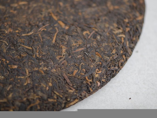 Shu pu-erh „Zhong Cha” (Czerwona Pieczęć), Menghai, 2003 r.